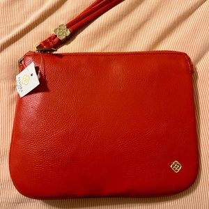 Kendra Scott wristlet NWT. Color is red-orange